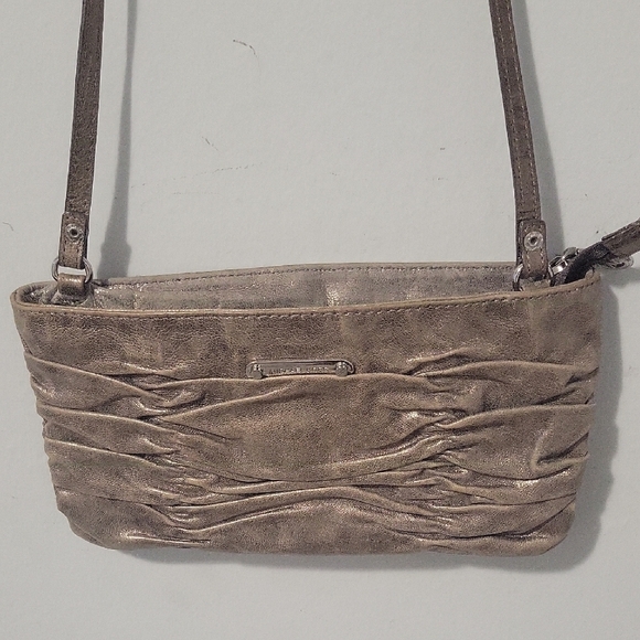 Elegant Tan Shoulder Bag - Picture 2 of 4